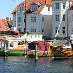 Pa Rodkaergard *